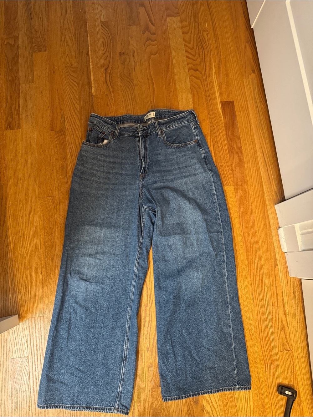 Abercrombie Classic Wide-Leg Women's Jeans in Medium Blue